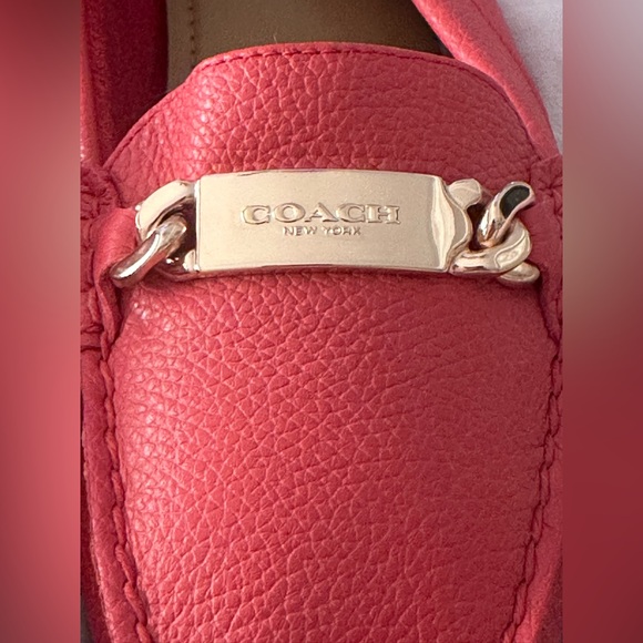 Authentic Coach Vintage Women's Coral Leather Loafers with Gold Detail! 8.5 Med - Picture 2 of 7